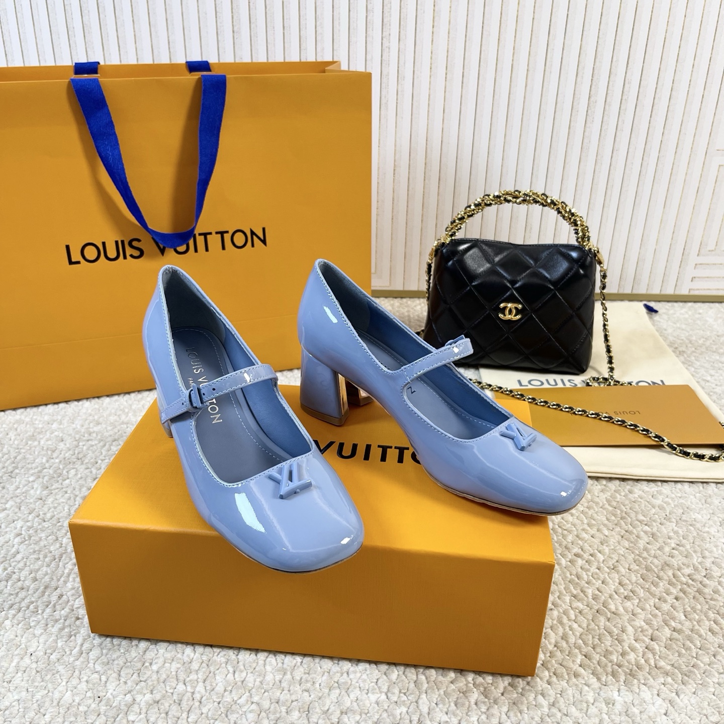 LOUIS VUITTON Escarpins Élégance Minimaliste - Version Premium