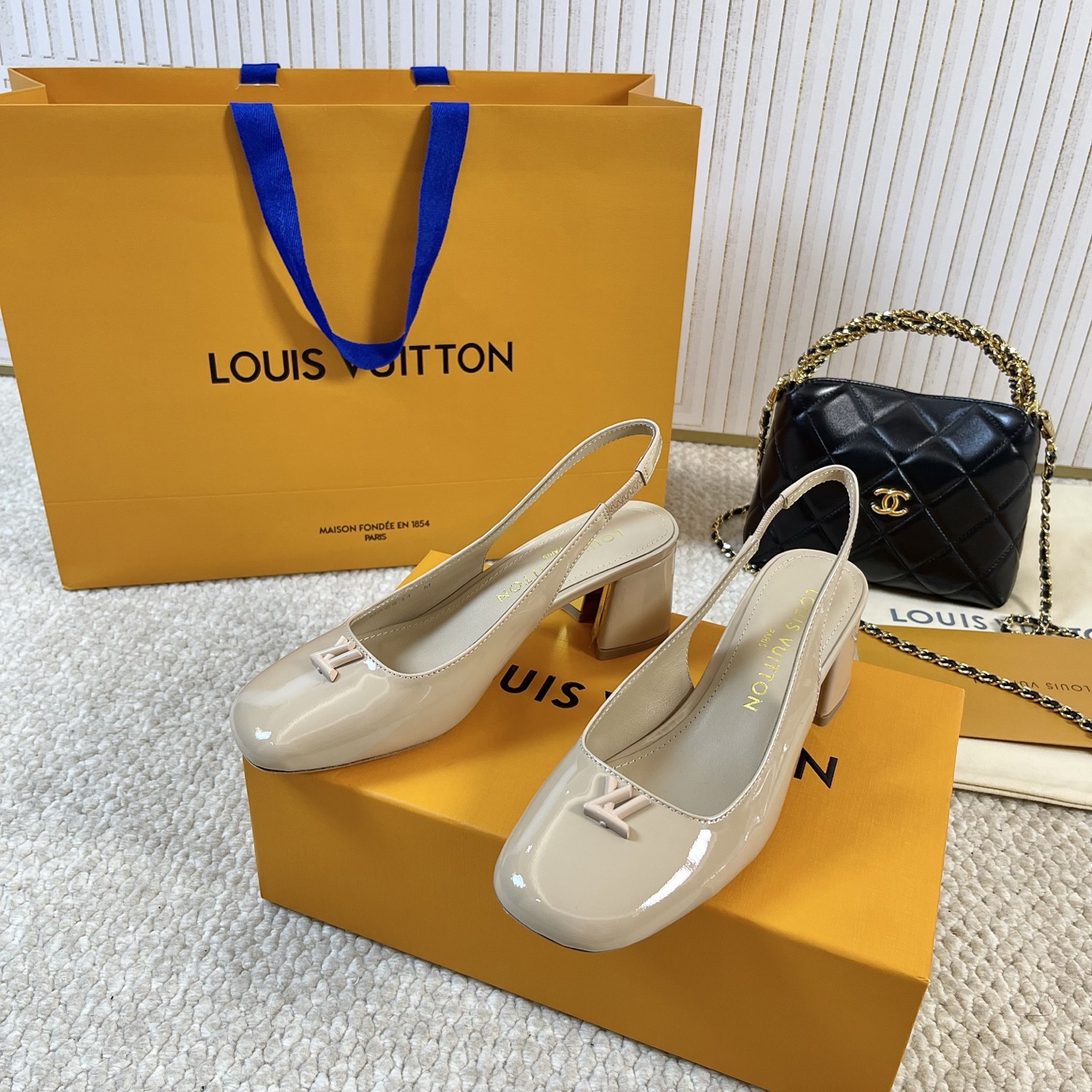 LOUIS VUITTON Escarpins Élégance Minimaliste - Version Premium