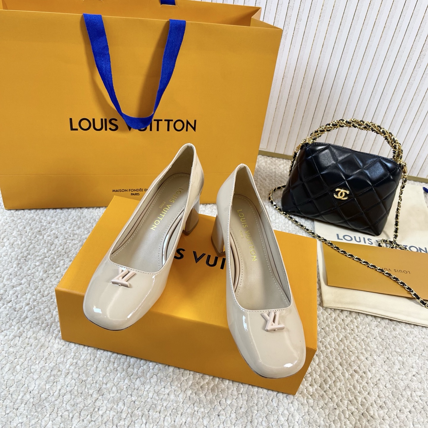 LOUIS VUITTON Escarpins Élégance Minimaliste - Version Premium