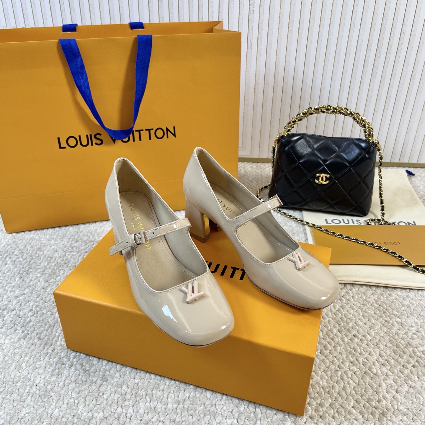 LOUIS VUITTON Escarpins Élégance Minimaliste - Version Premium