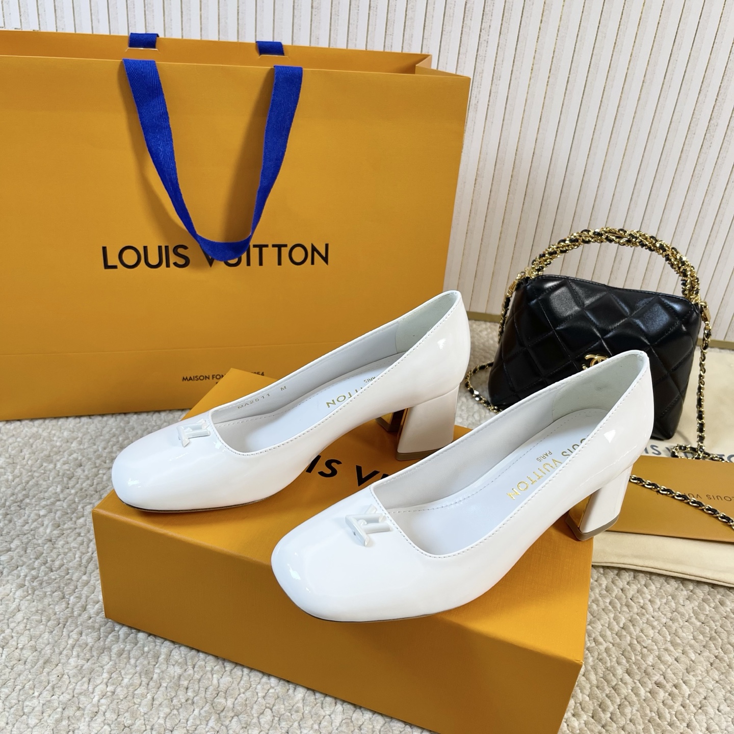 LOUIS VUITTON Escarpins Élégance Minimaliste - Version Premium