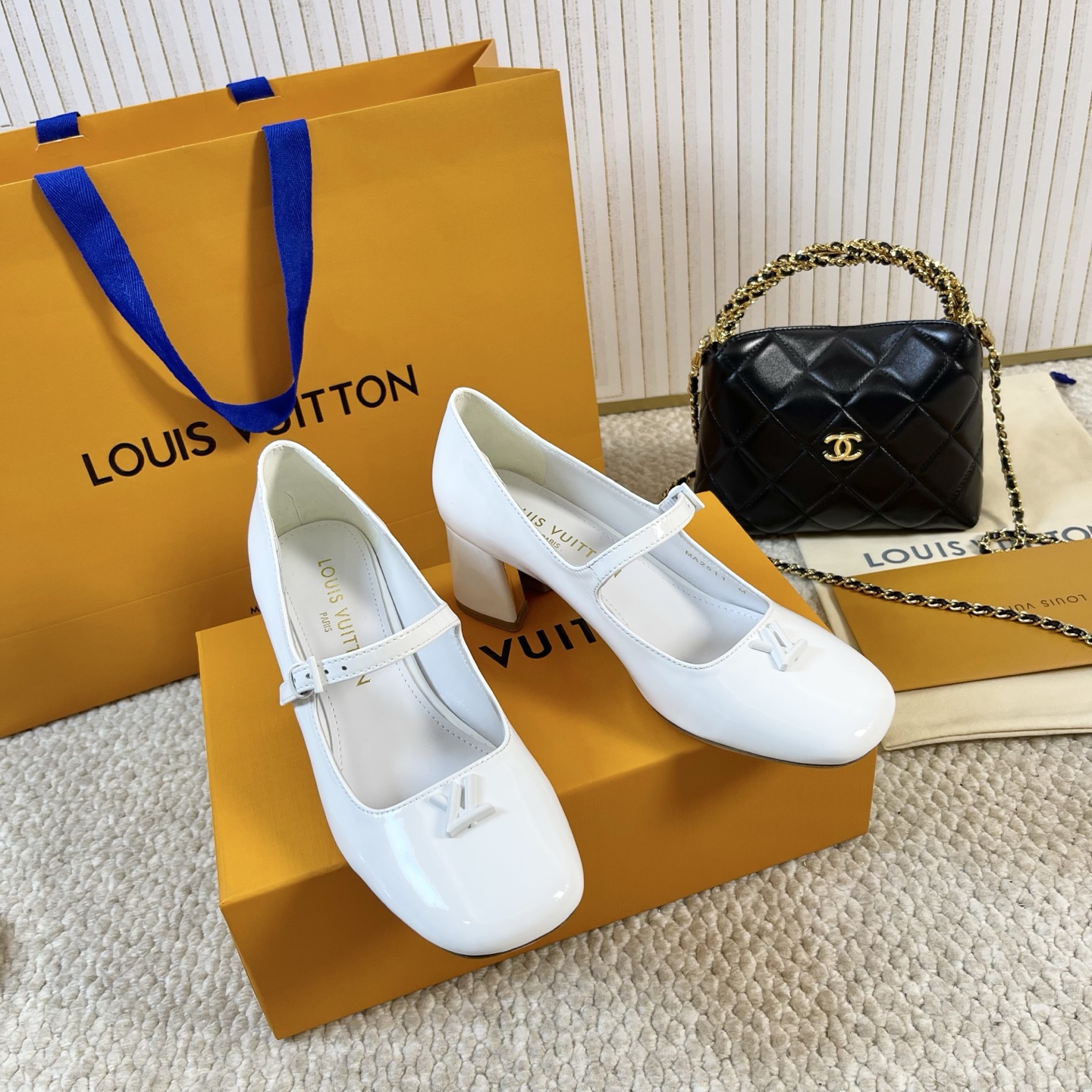 LOUIS VUITTON Escarpins Élégants et Modernes - Version Premium