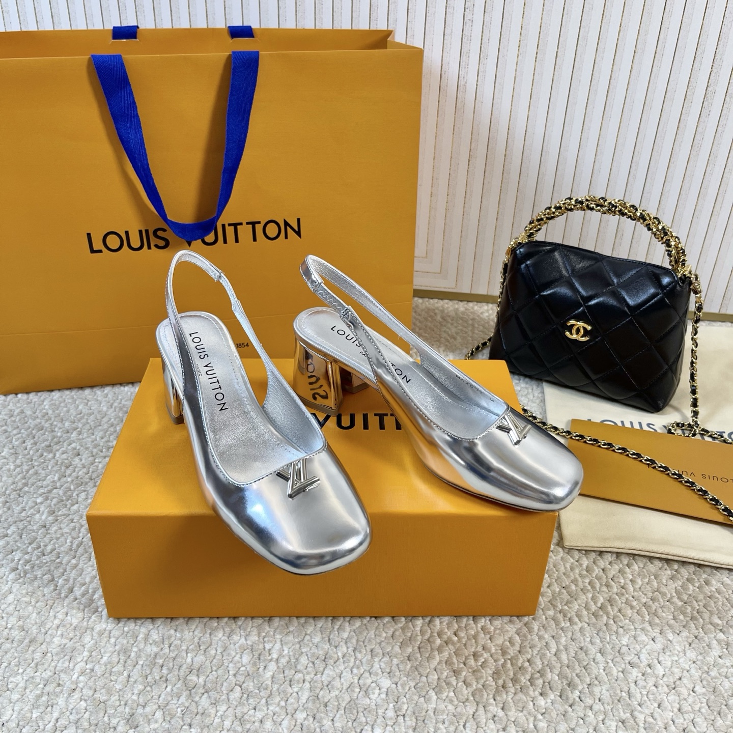 LOUIS VUITTON Escarpins Élégance Minimaliste - Version Premium
