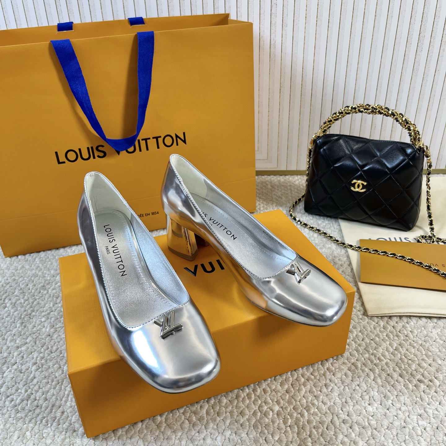 LOUIS VUITTON Escarpins Élégance Minimaliste - Version Premium