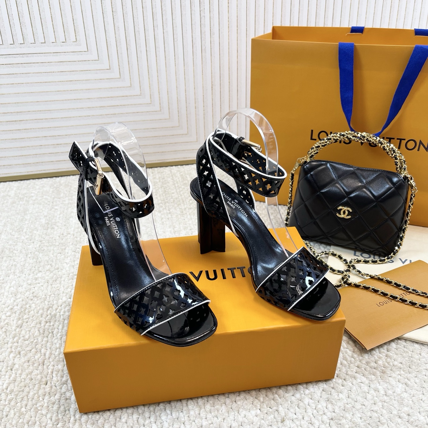 LOUIS VUITTON Escarpins Élégance Minimaliste - Version Premium