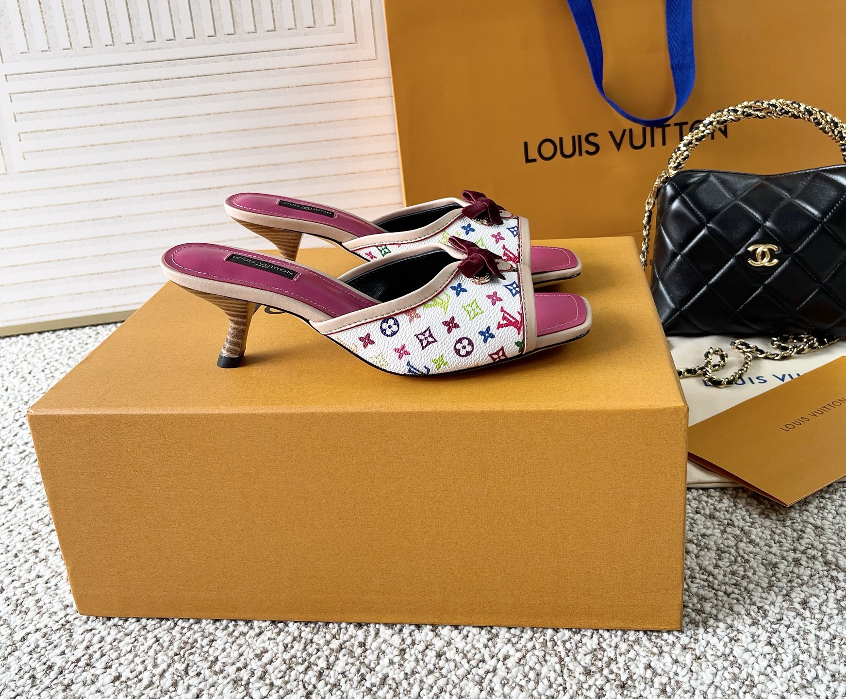 LOUIS VUITTON 凉鞋 简约时尚-顶级版本
