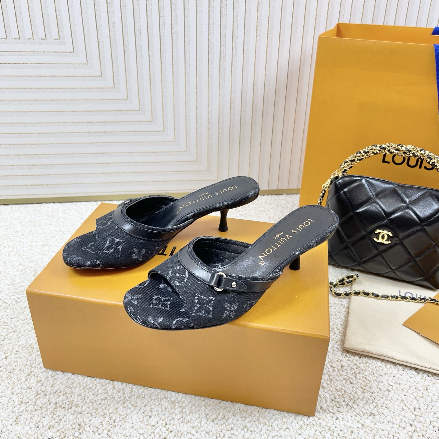 LOUIS VUITTON сандалі простыя і стыльныя — топ-версія