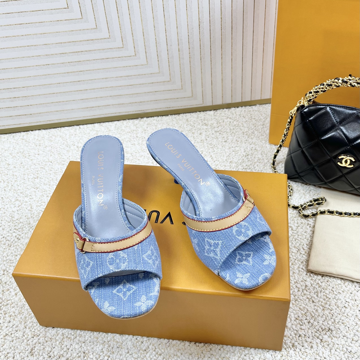 LOUIS VUITTON сандалі простыя і стыльныя — топ-версія