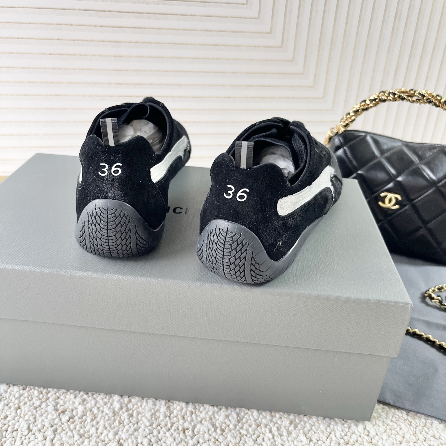 “Balenciaga Paris X Puma Collaboration: 2025 Car Racing and Leisure Shoe Collection” - 图片 3