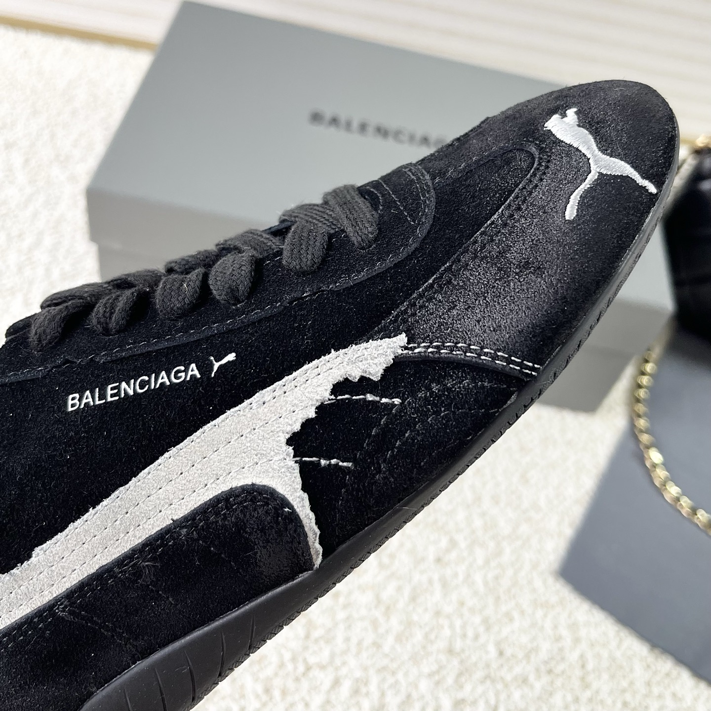 “Balenciaga Paris X Puma Collaboration: 2025 Car Racing and Leisure Shoe Collection” - 图片 7