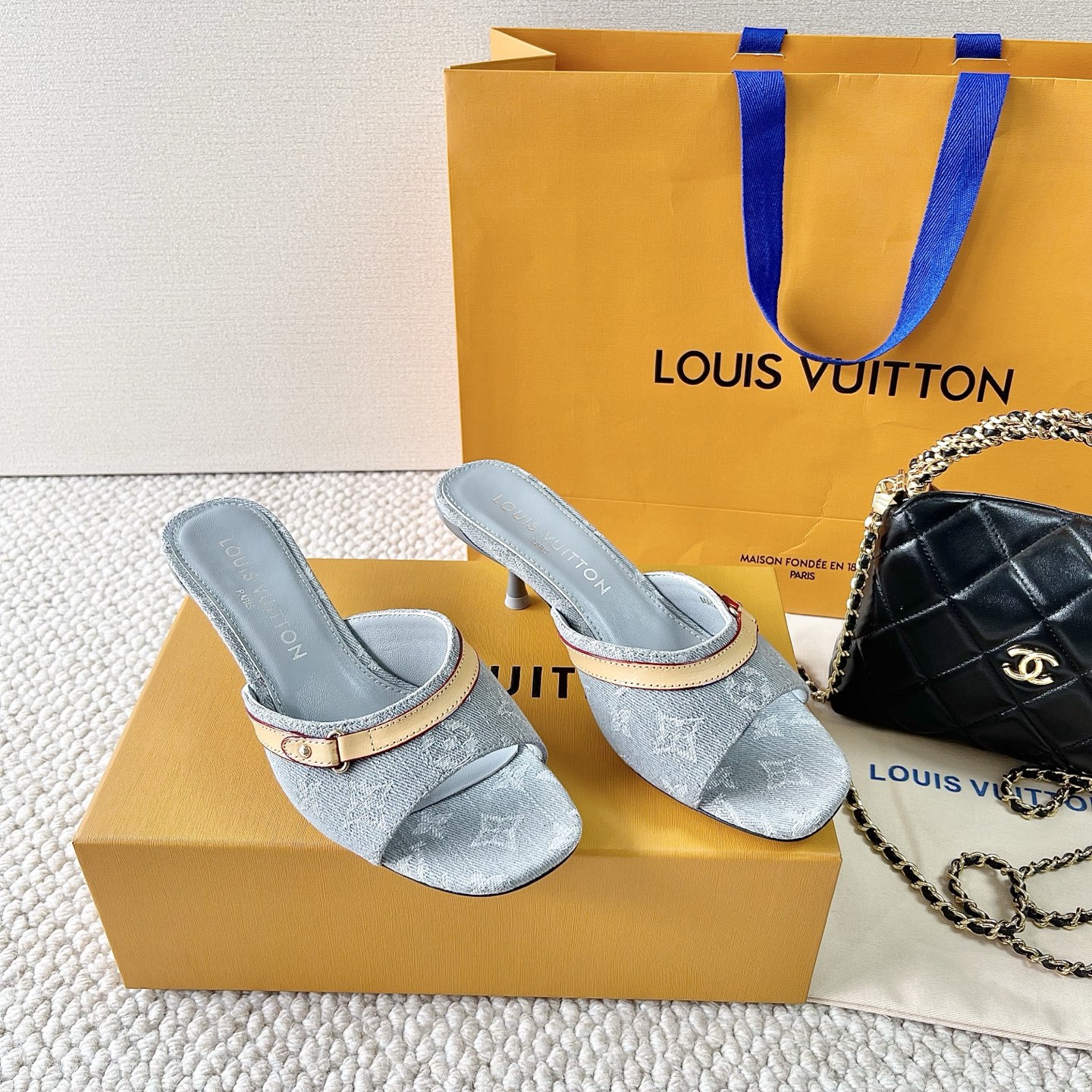 NO:465215,LOUI* VUITTO* | L Donkey Brand New Denim Canvas Kittens and Sandals. Comfort must be absolutely good!  Sheepskin face/real leather sole Heel height: 5.5cm Size 34-41 (34 40 41 Customized non-returning), high heels, louis vuitton,louis vuitton,high heels,slippers,sheepskin19860909LOUI* VUITTO* | L驴牌新款 牛仔帆布小猫跟凉拖鞋 舒适度那必须是绝对滴！ 羊皮面/真皮底 跟高: 5.5cm 码数 34-41（34 40 41 定制不退换）,高跟鞋,louis vuitton,louis vuitton,high heels,slippers,sheepskin,Women's Shoes