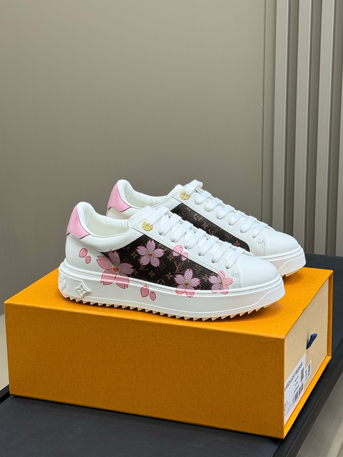 LOUIS VUITTON sneakers minimalistisch en modieus - premium versie