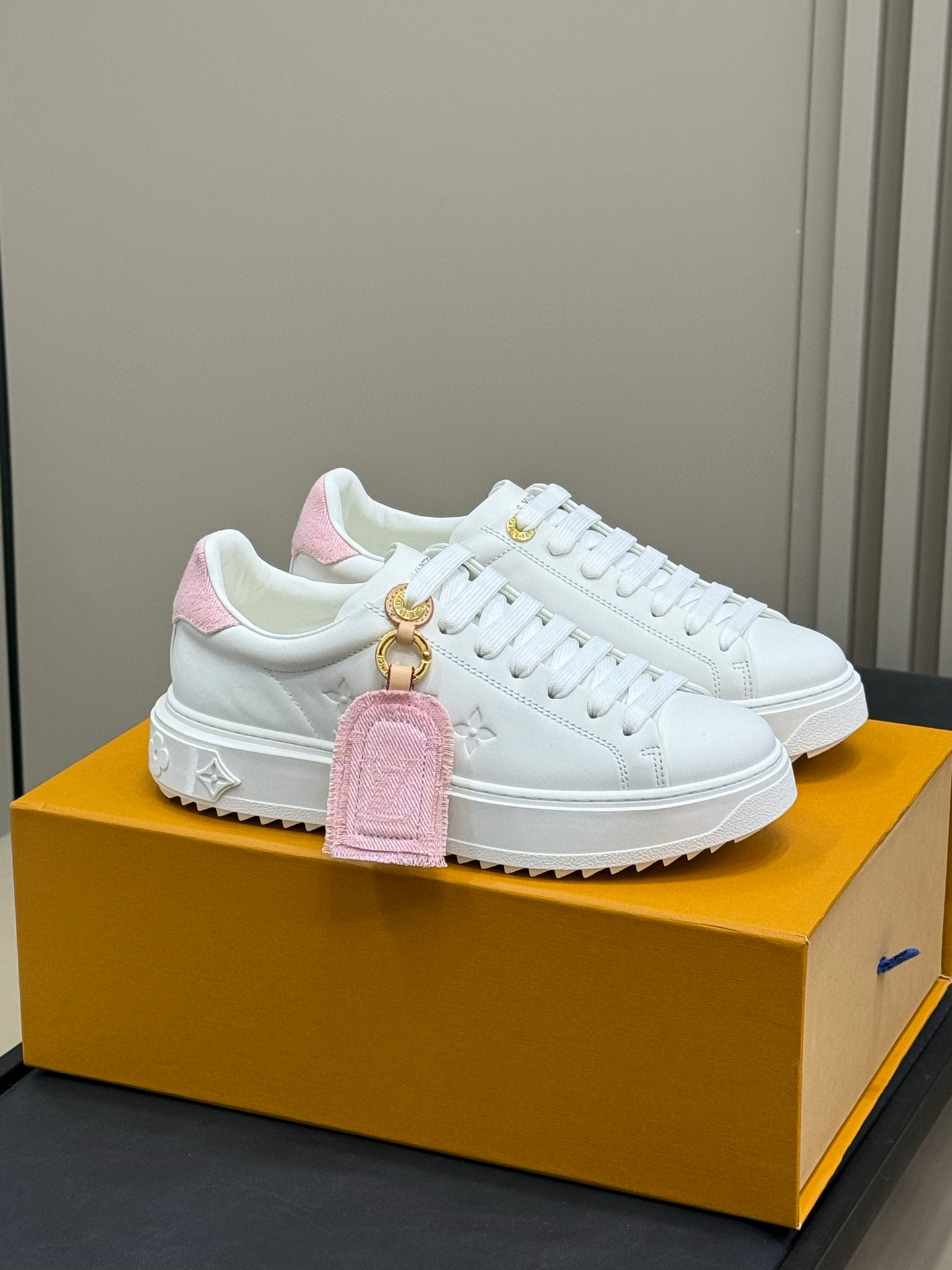 LOUIS VUITTON sneakers minimalistisch en modieus - premium versie