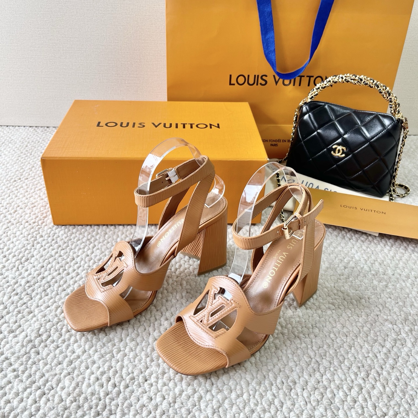 LOUIS VUITTON 凉鞋 简约时尚-顶级版本