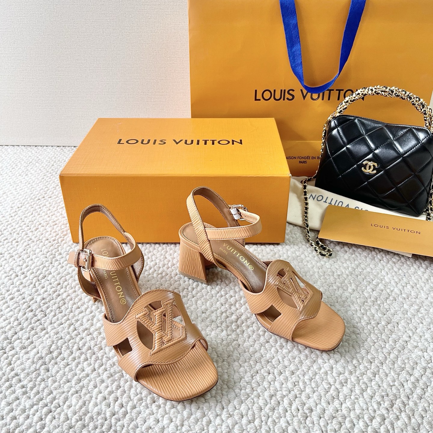 LOUIS VUITTON 凉鞋 简约时尚-顶级版本