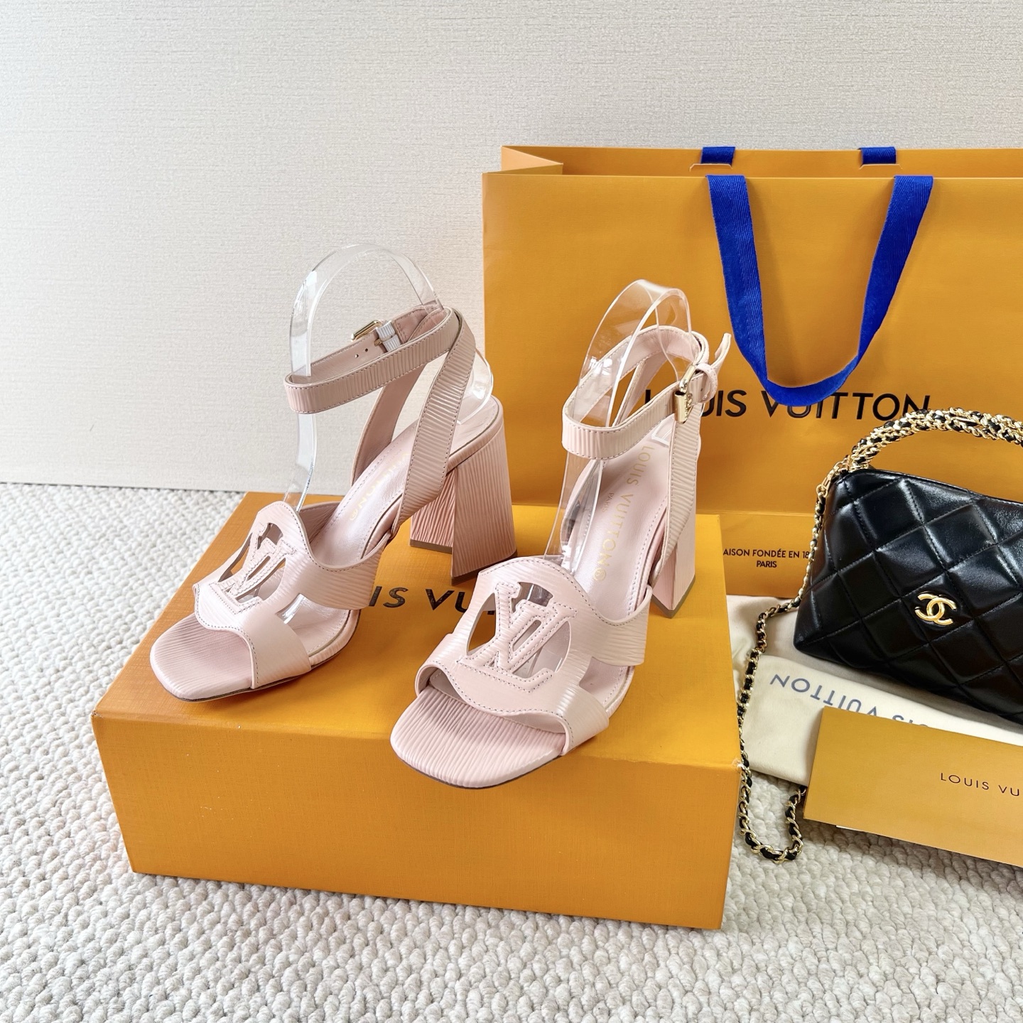 LOUIS VUITTON 凉鞋 简约时尚-顶级版本