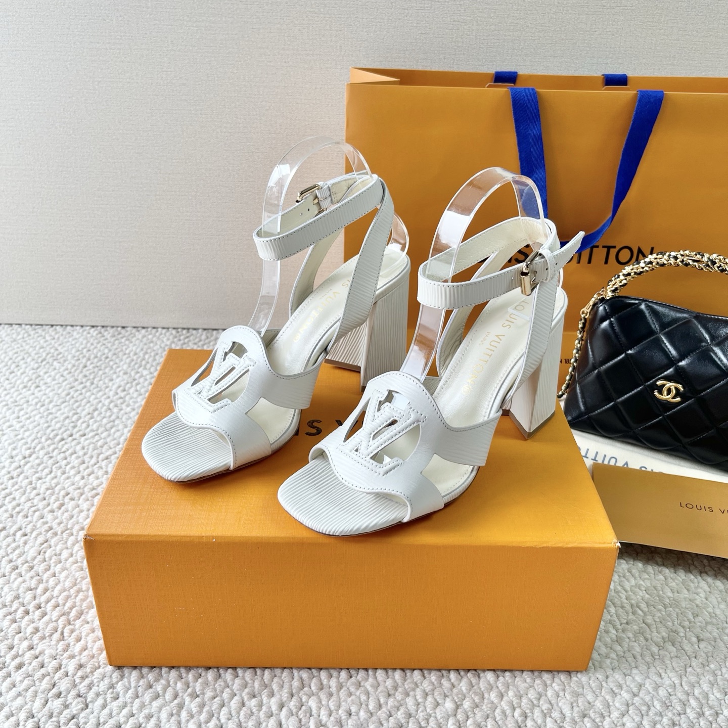 LOUIS VUITTON 凉鞋 简约时尚-顶级版本