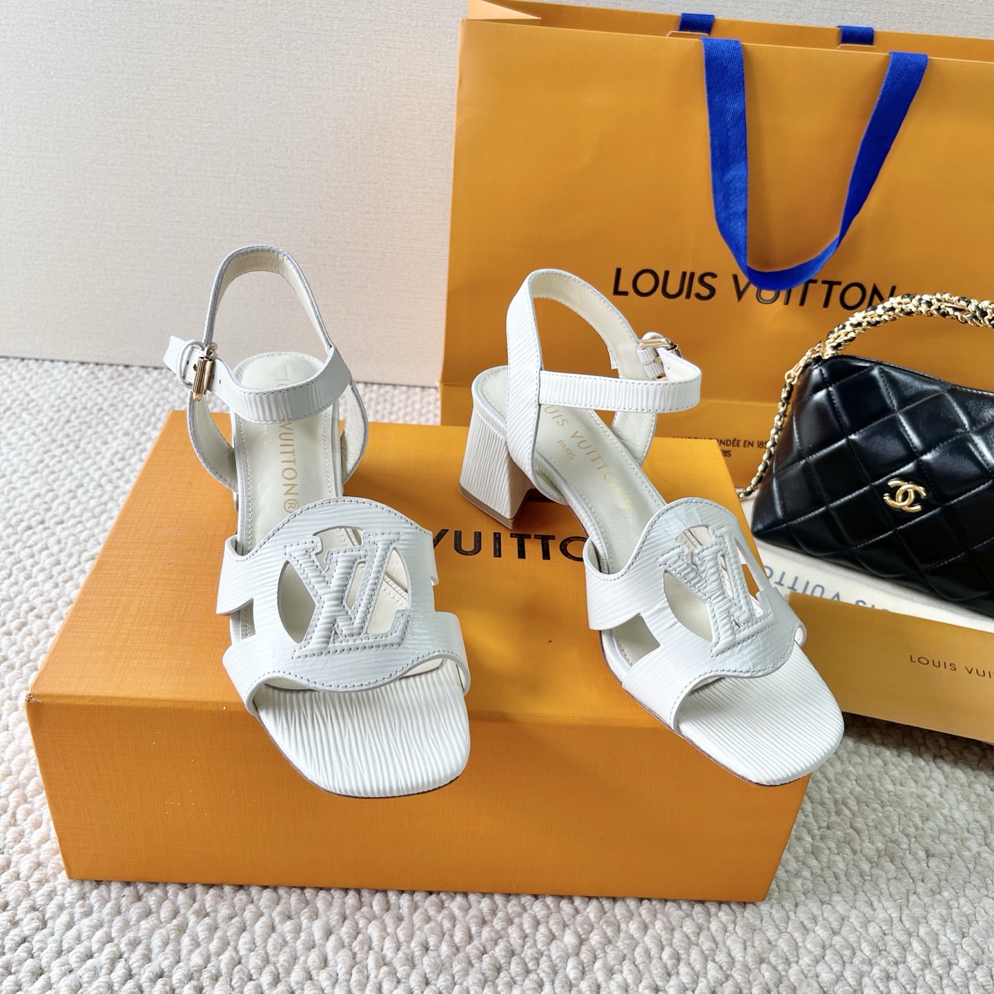 LOUIS VUITTON 凉鞋 简约时尚-顶级版本