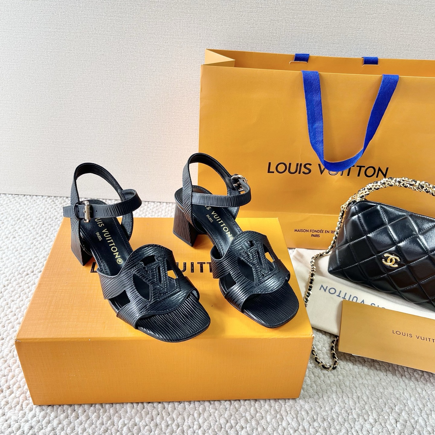 LOUIS VUITTON 凉鞋 简约时尚-顶级版本