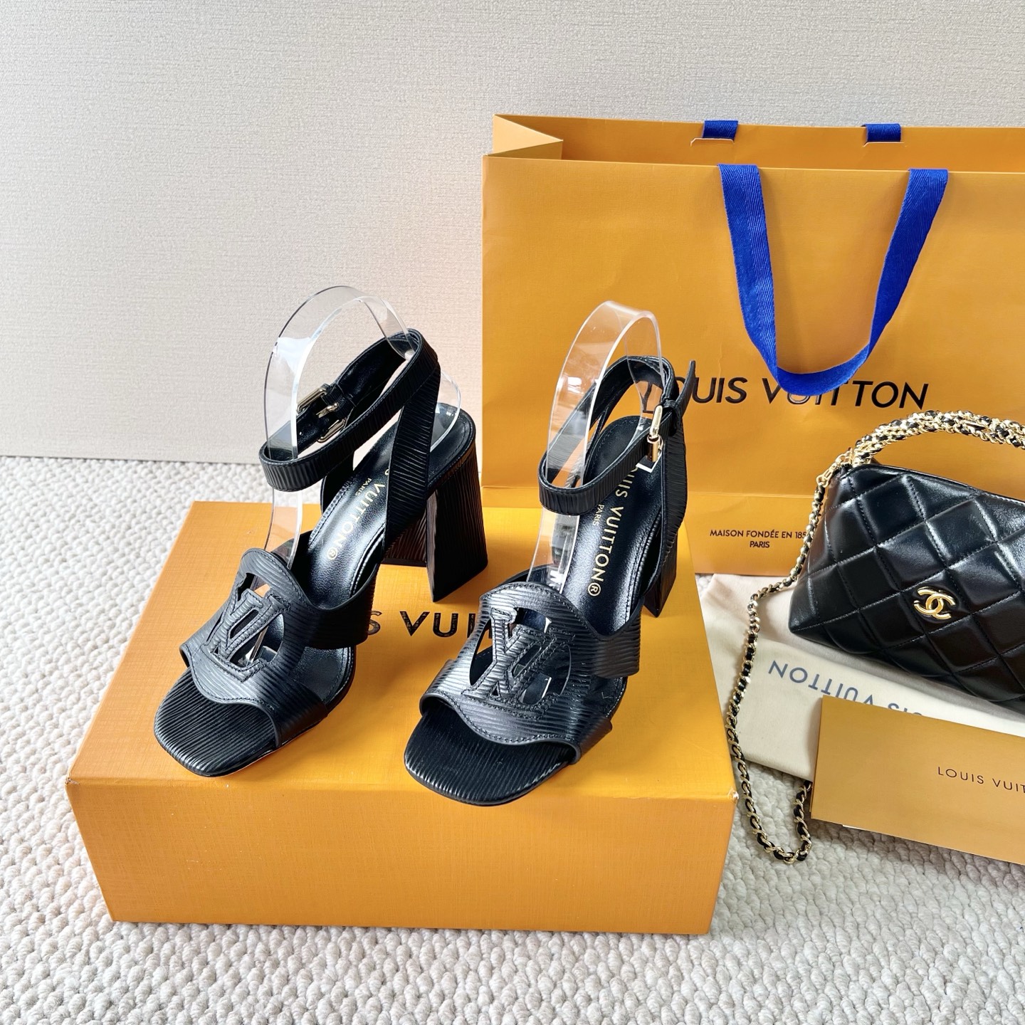 LOUIS VUITTON 凉鞋 简约时尚-顶级版本