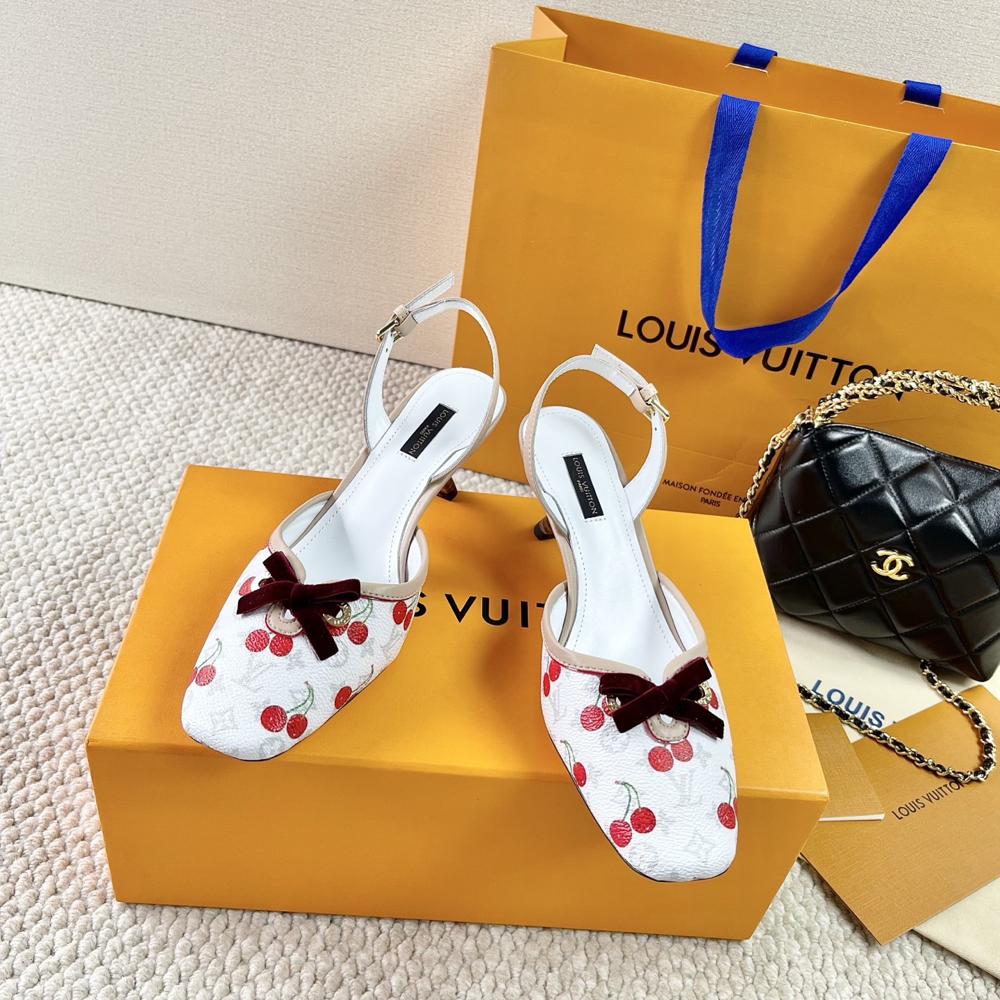 LOUIS VUITTON 체리 빈티지 스타일 벨벳 리본 키튼힐 샌들 정교하고 우아함-최상위 버전