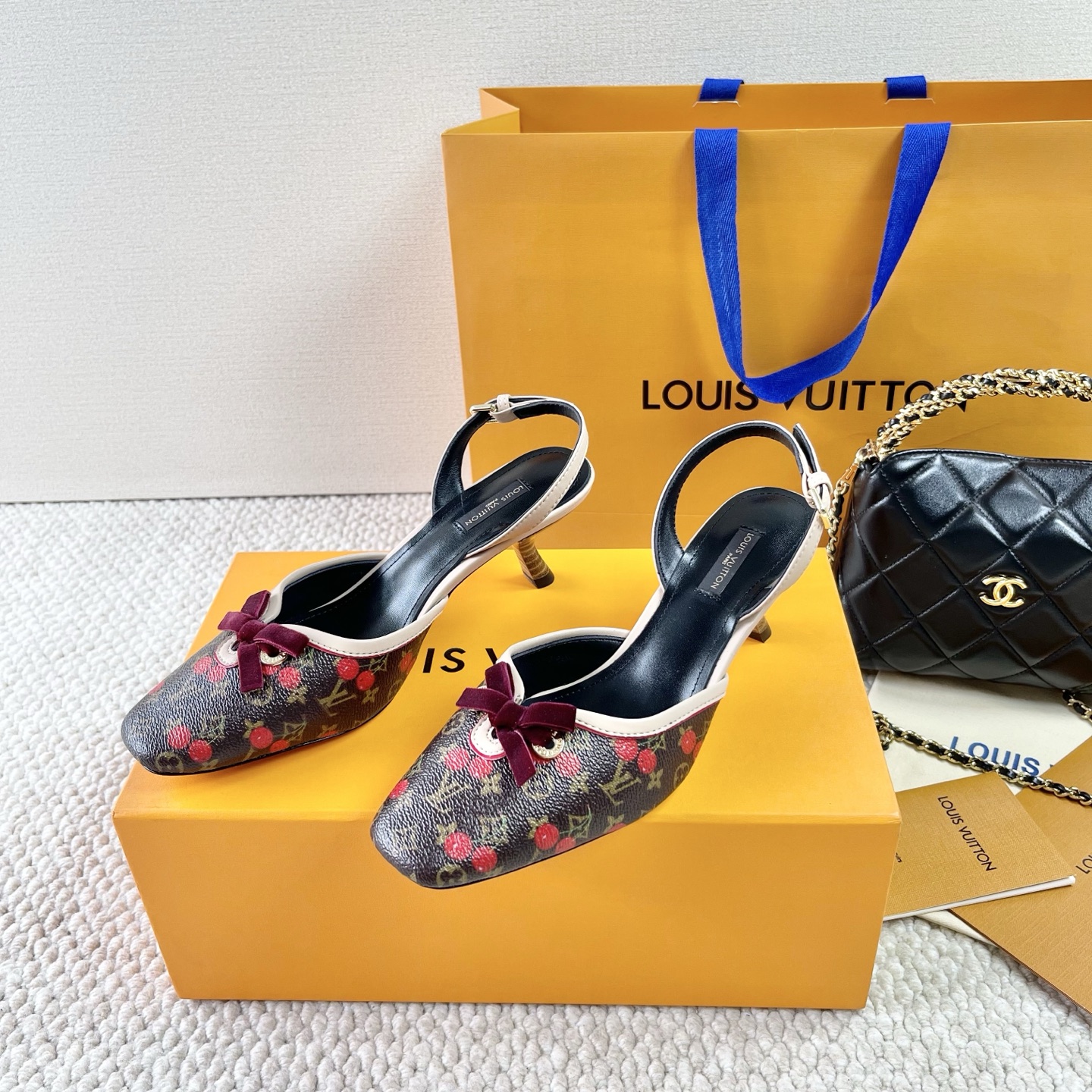 LOUIS VUITTON 체리 빈티지 벨벳 리본 키튼힐 샌들 정교하고 우아함-최상위 버전