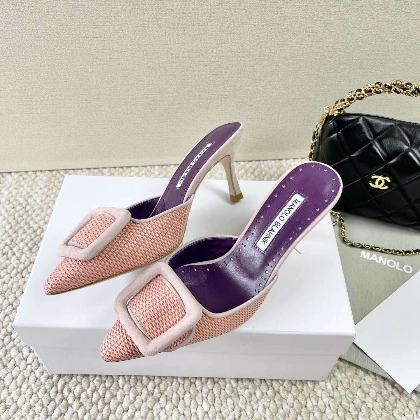 Luxurious Italian Sheepskin Footwear by Manolo Blahnik: Latest Collection Overview - 图片 4