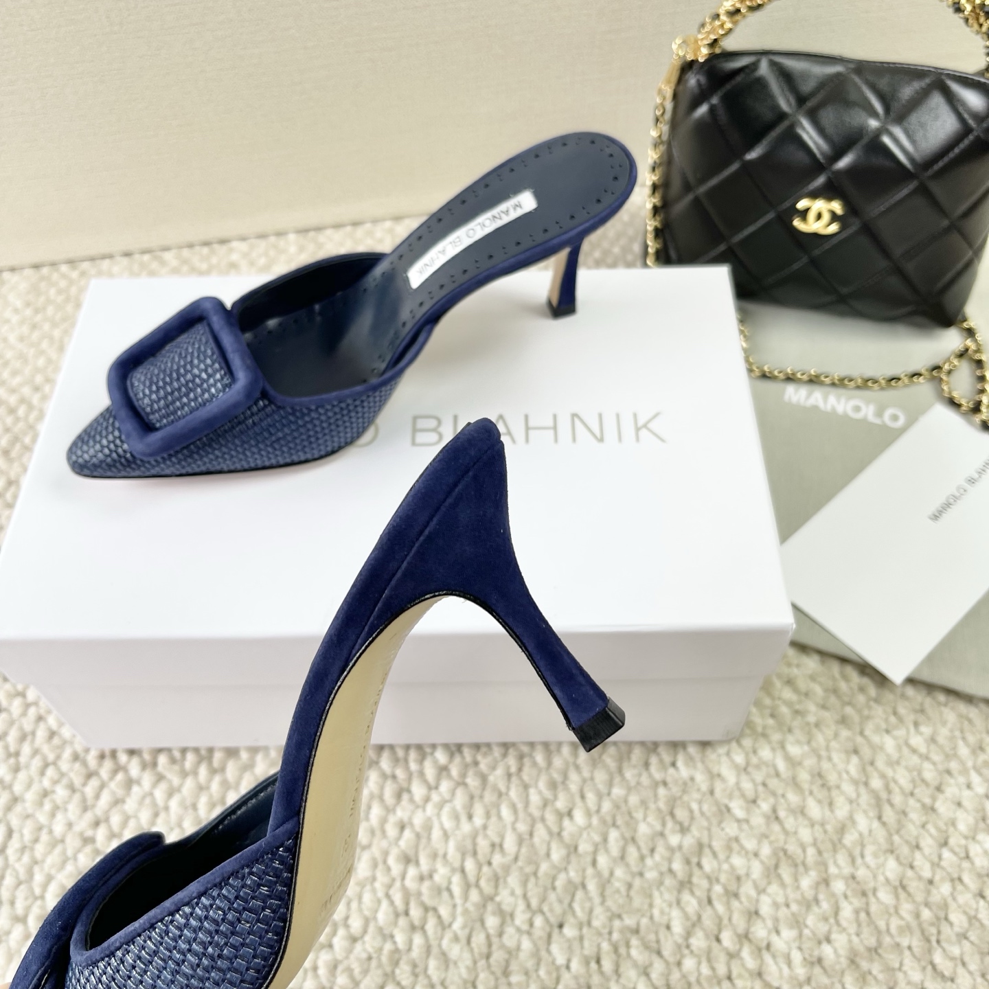 “Manolo Blahnik’s Latest Sheepskin Footwear Collection: Italian Imports in Sizes 34-42” - 图片 8