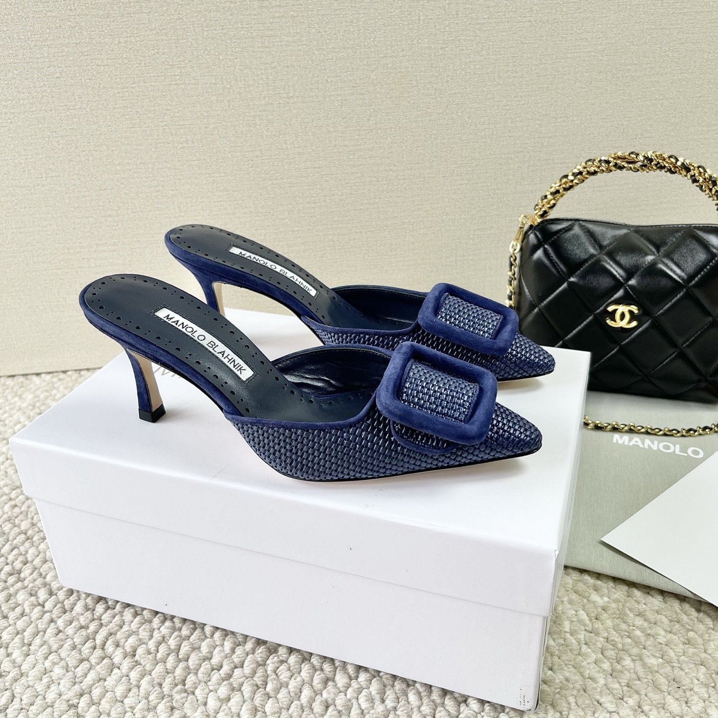 “Manolo Blahnik’s Latest Sheepskin Footwear Collection: Italian Imports in Sizes 34-42” - 图片 2