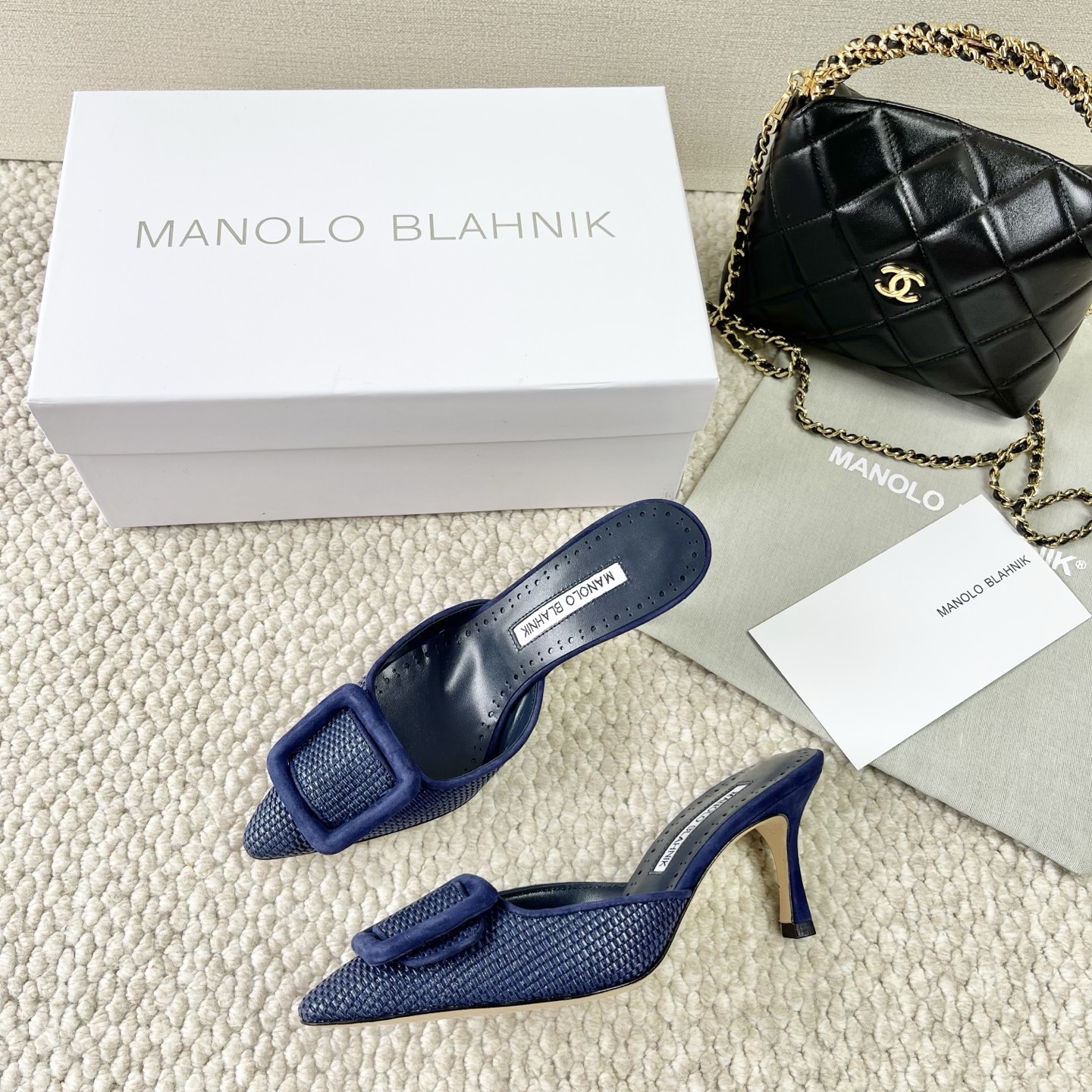 “Manolo Blahnik’s Latest Sheepskin Footwear Collection: Italian Imports in Sizes 34-42” - 图片 6