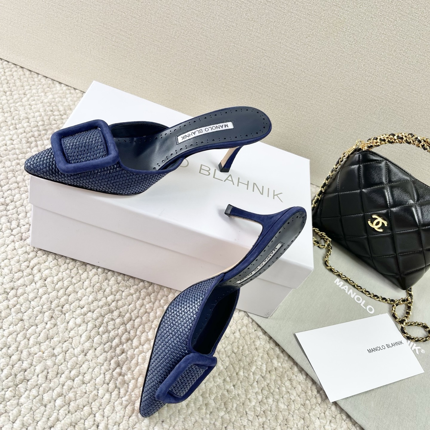 “Manolo Blahnik’s Latest Sheepskin Footwear Collection: Italian Imports in Sizes 34-42” - 图片 4