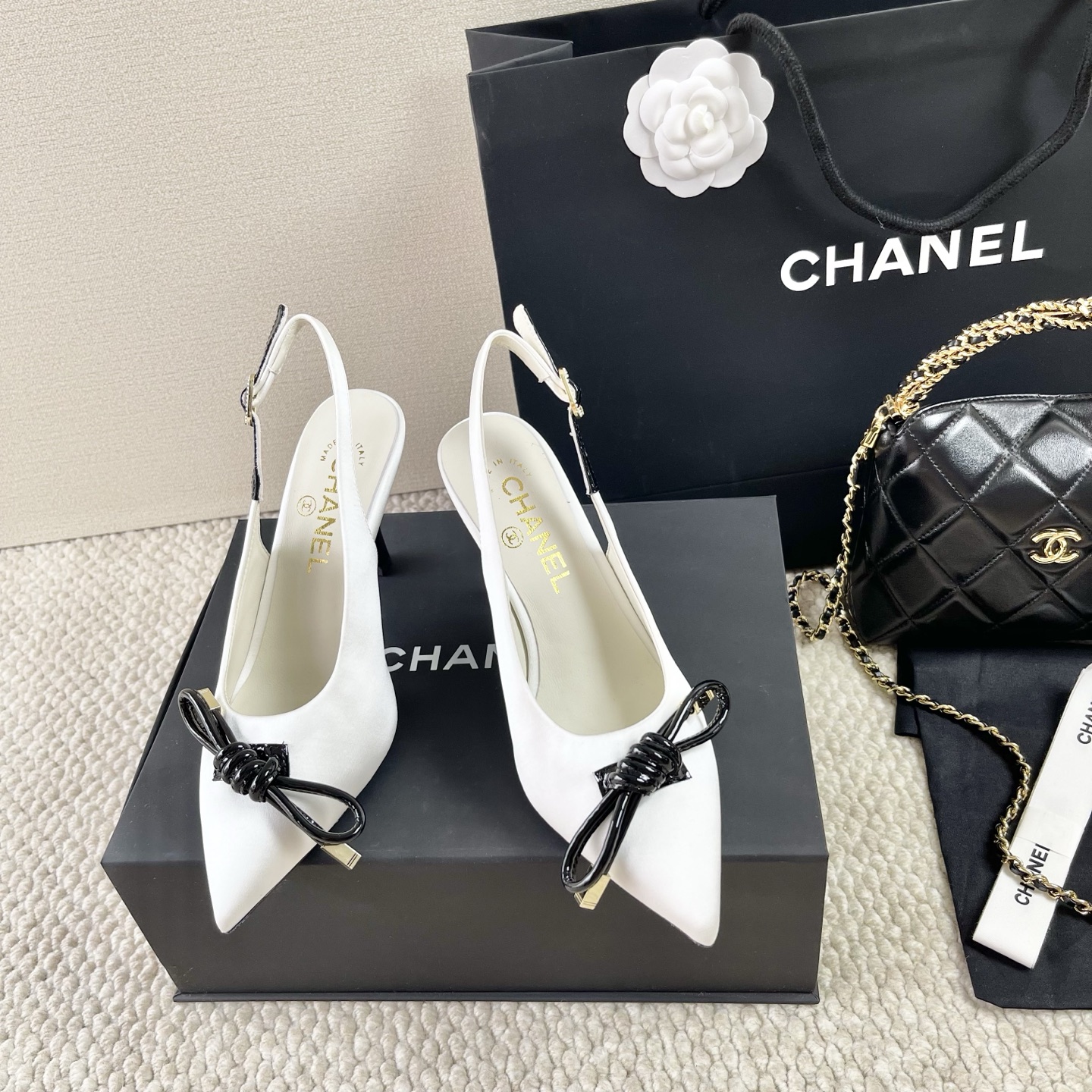 NO:405662,Chanel Chanel 25 summer new model Xiaoxiangjia pointed bow hollow sandals Heel height: 8.5cm/flat sole Correct size: 35-39 can be customized 34.40.41.42, sandals, chanel, chanel, chanel, sandals19860909Chanel香奈儿 25年夏季新款 小香家尖头蝴蝶结后空凉鞋 跟高:8.5cm/平底 正码:35-39可定做34.40.41.42,凉鞋,chanel,chanel,chanel,sandals,Women's Shoes