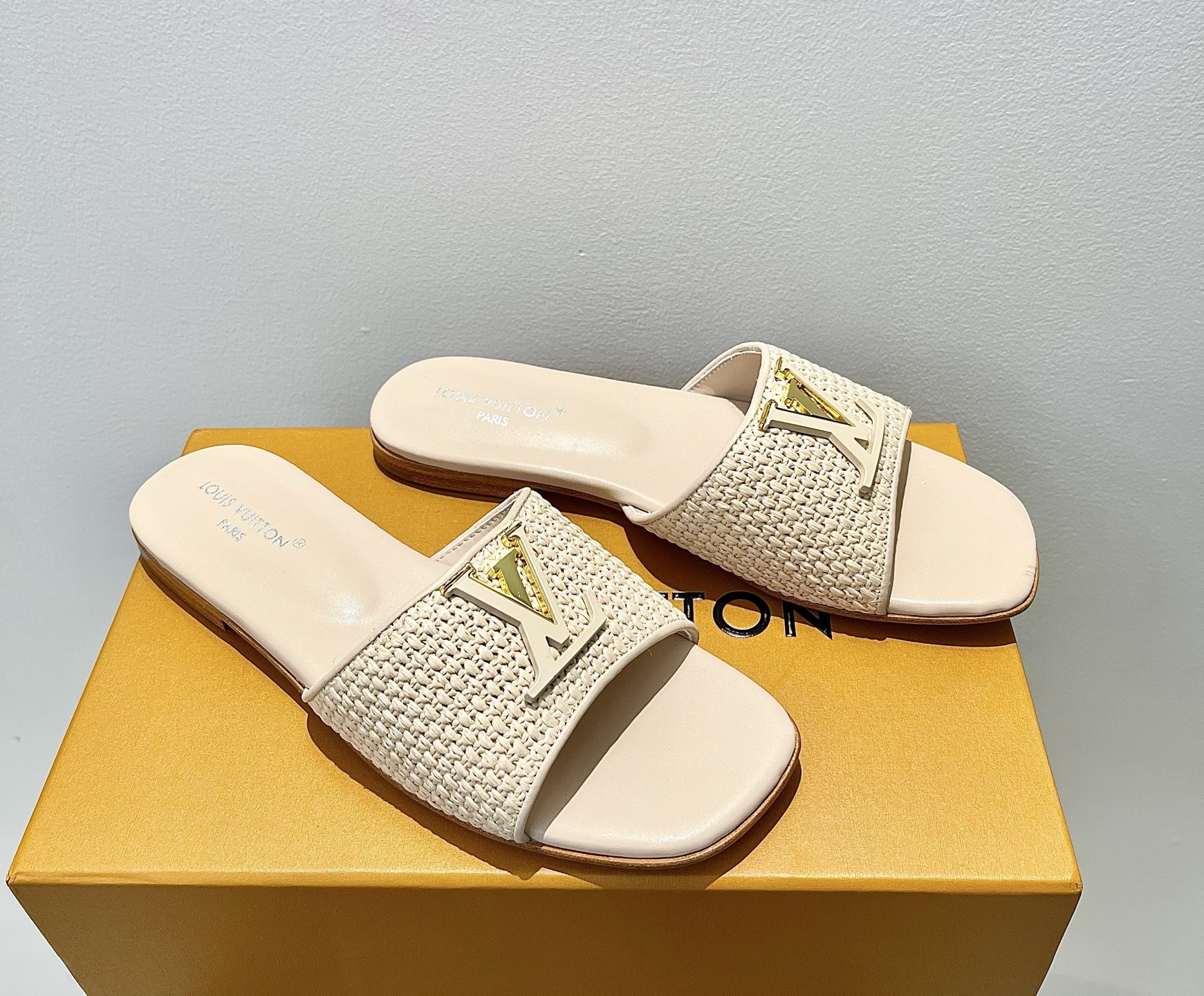 LOUIS VUITTON сандалии из рафии с металлическими пряжками, плетеные, удобные и универсальные - топовая версия