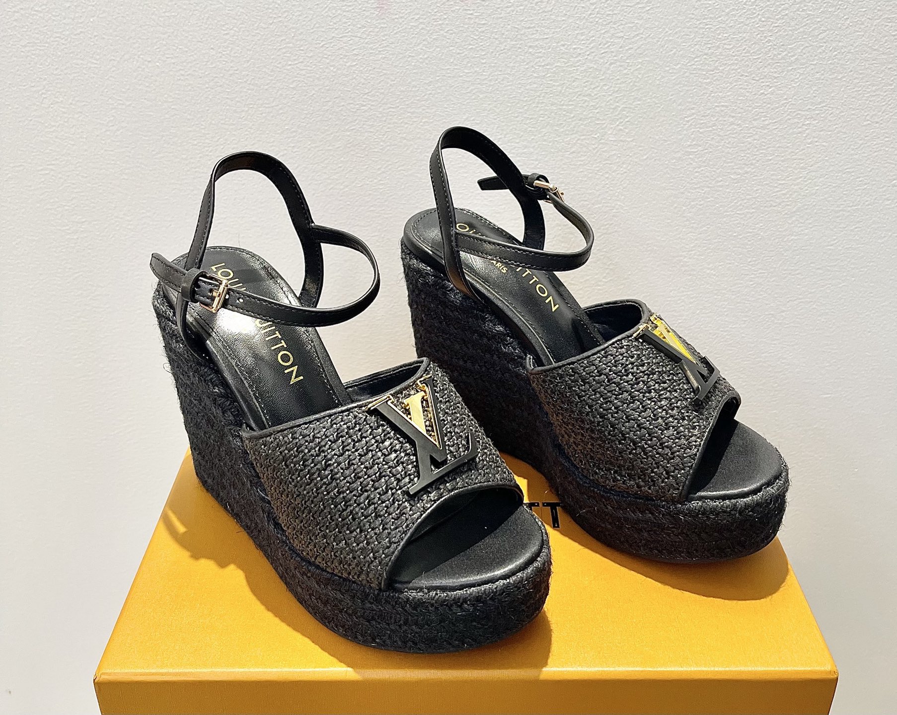 LOUIS VUITTON 라피아 위빙 플랫폼 샌들 우아한 릴랙스 - 최상위 버전