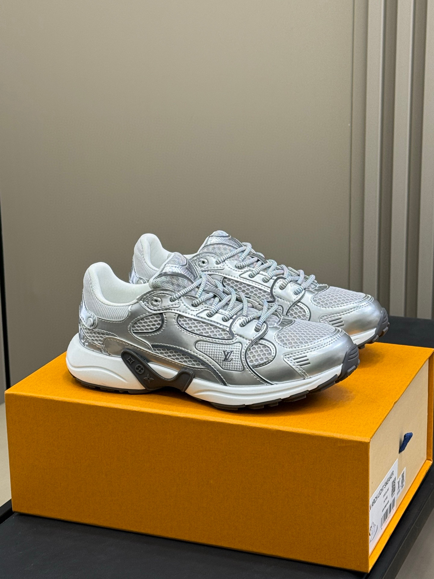 LOUIS VUITTON sneakers minimalistisch en modieus - premium versie