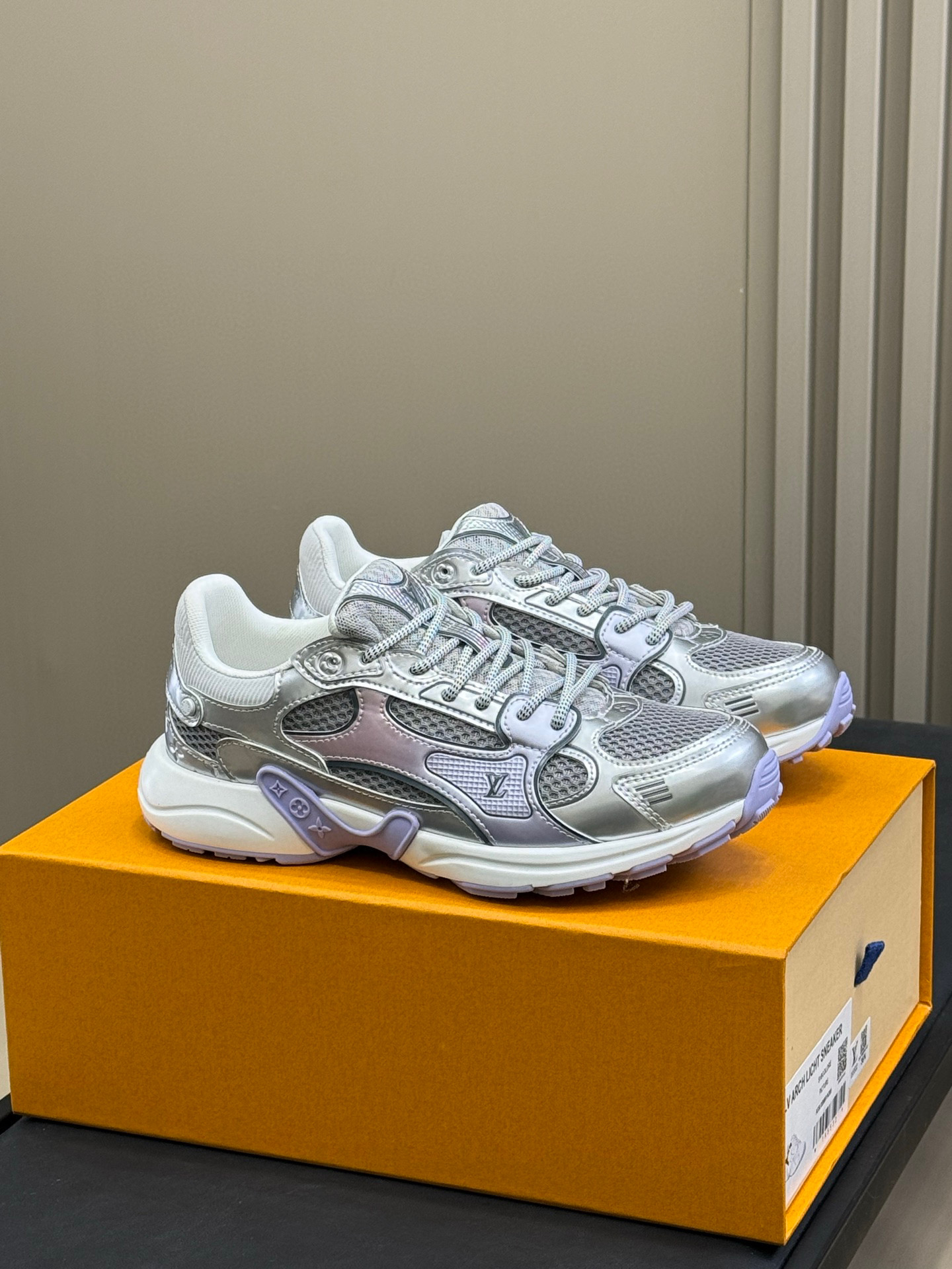 LOUIS VUITTON sneakers minimalistisch en modieus - premium versie