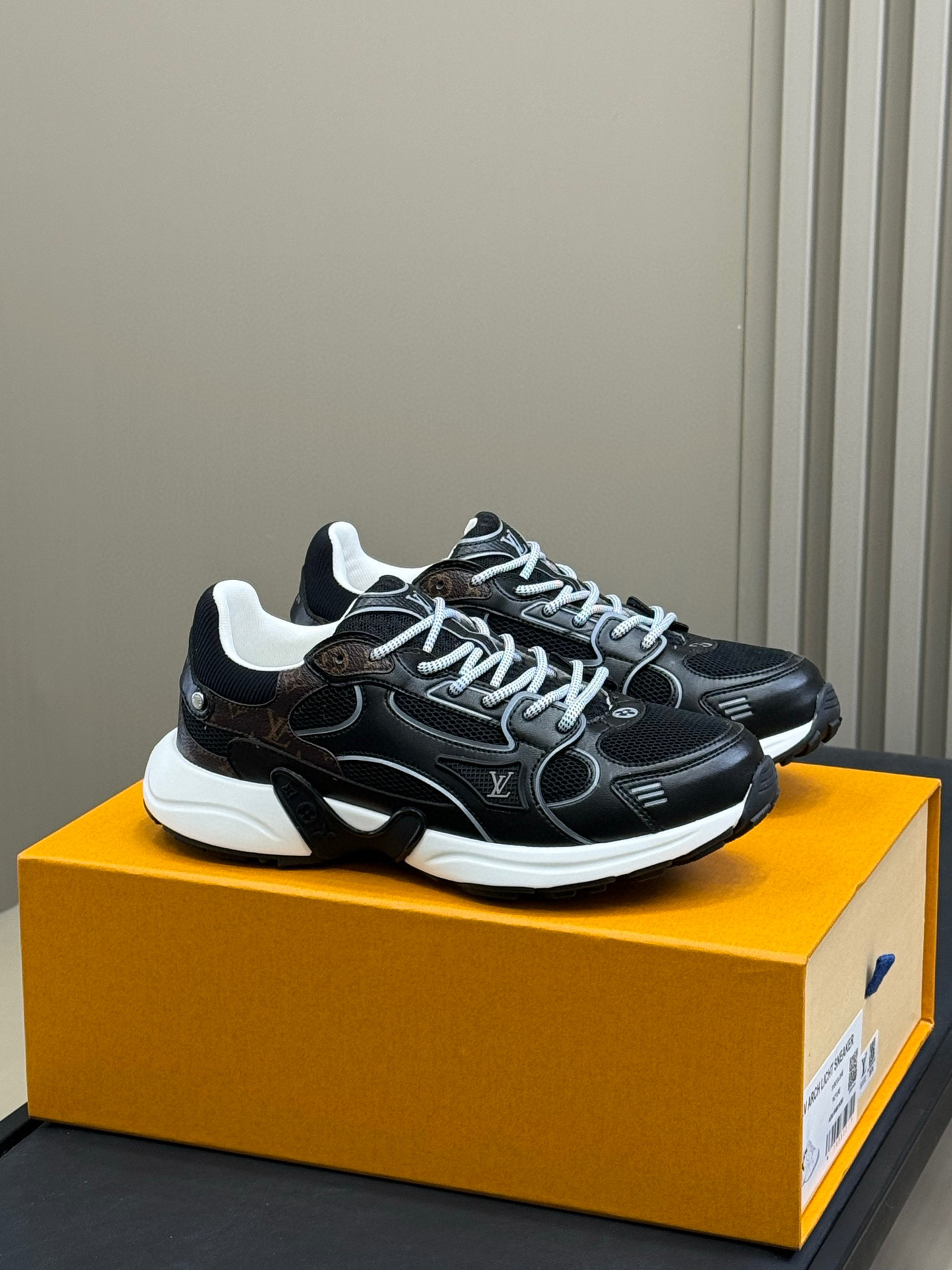 LOUIS VUITTON sneakers minimalistisch en modieus - premium versie