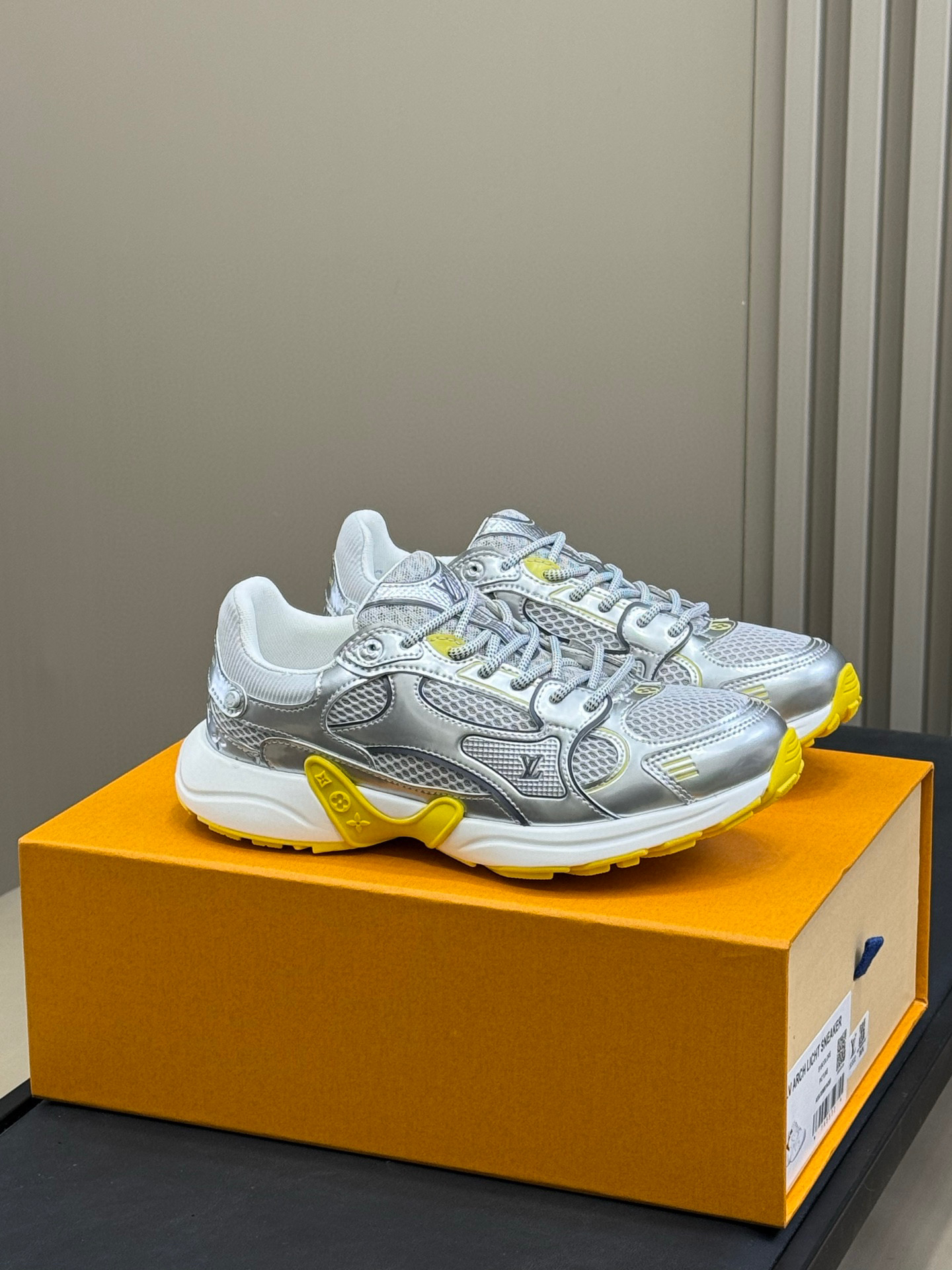 LOUIS VUITTON sneakers minimalistisch en modieus - premium versie