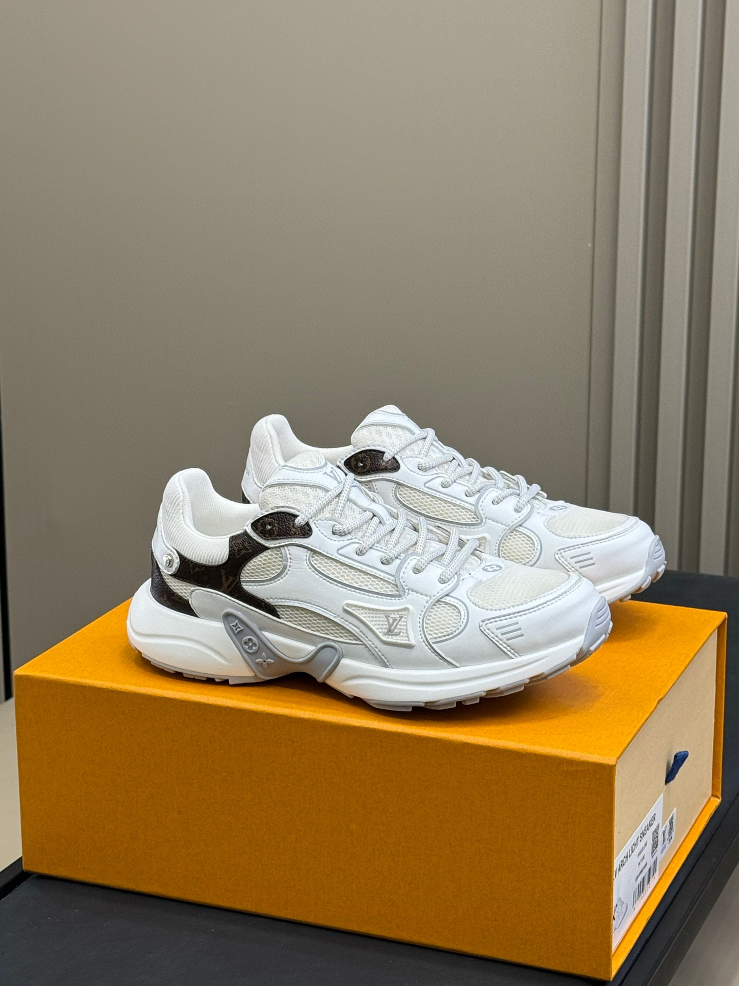 LOUIS VUITTON sneakers minimalistisch en modieus - premium versie