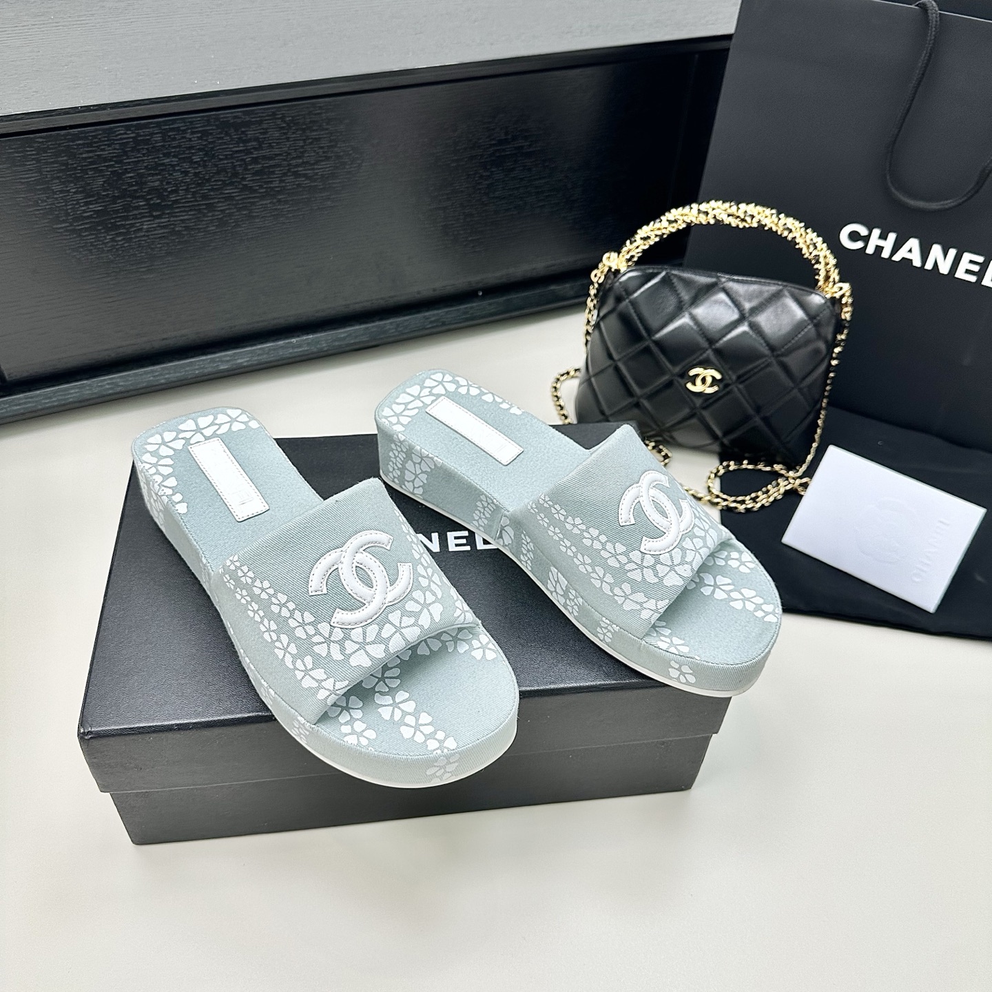 Chanel Chanel, novedad de verano número 25, Sandalias planas estampadas de suela gruesa Xiaoxiangjia Material: estampad…