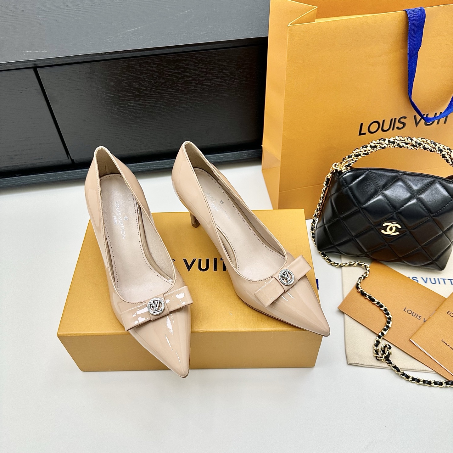 LOUIS VUITTON Escarpins Élégance Minimaliste - Version Premium