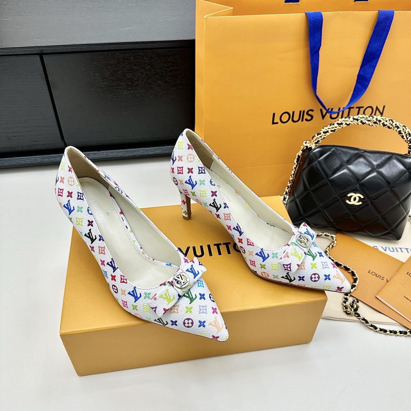 LOUIS VUITTON Escarpins Élégance Minimaliste - Version Premium