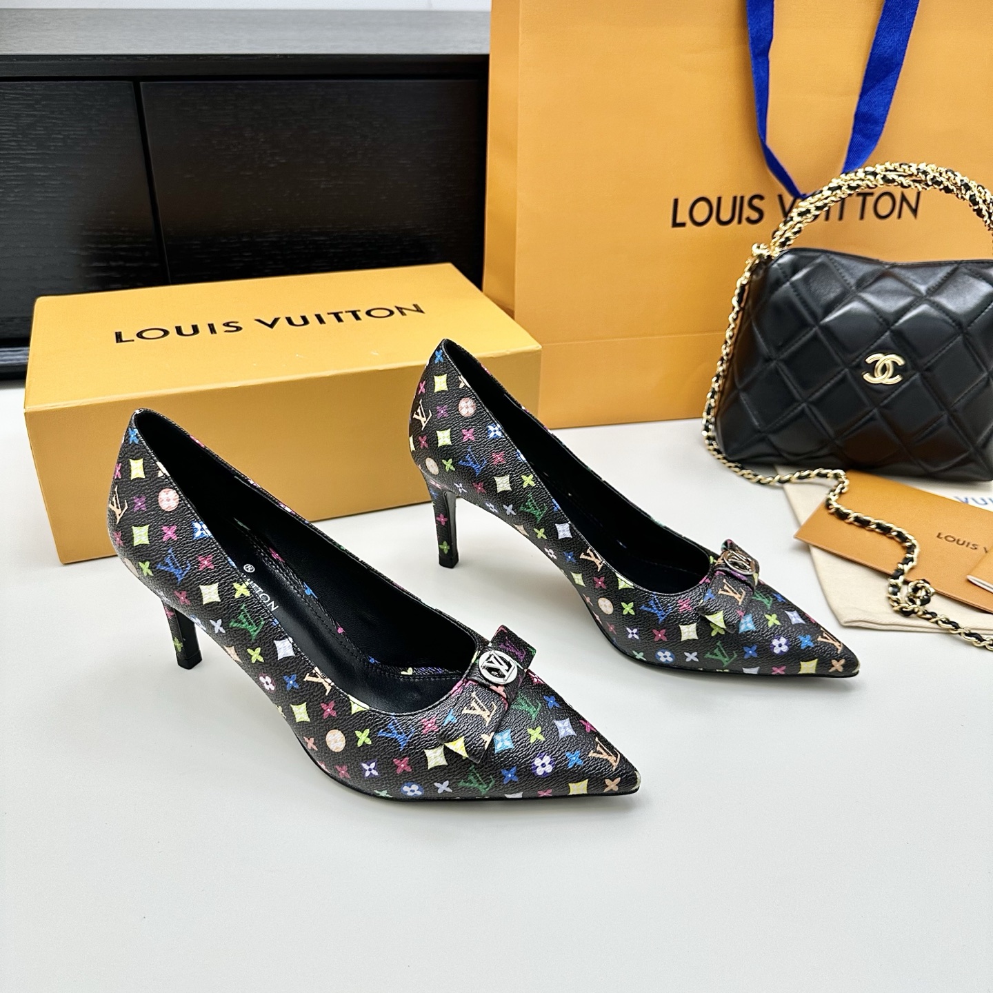 LOUIS VUITTON Escarpins Élégance Minimaliste - Version Premium