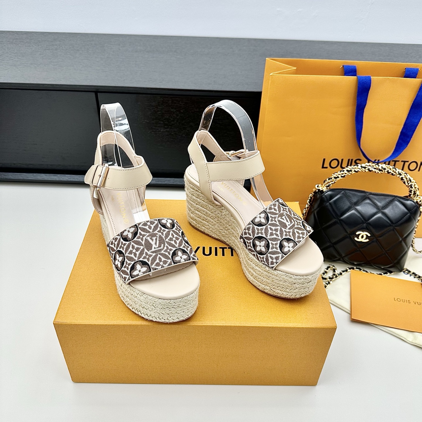LOUIS VUITTON jacquard canvas wedge espadrille sandals, elegant and relaxed - top version