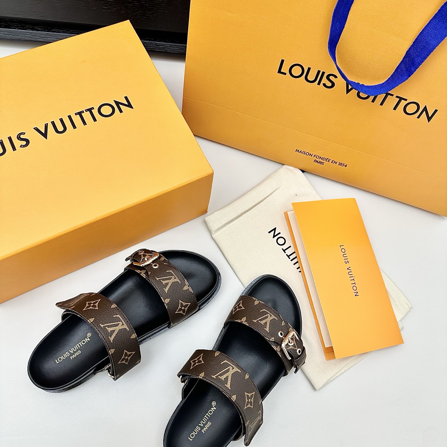LOUIS VUITTON Velcro Beach Sandals Comfortable and Versatile - Top Quality Version