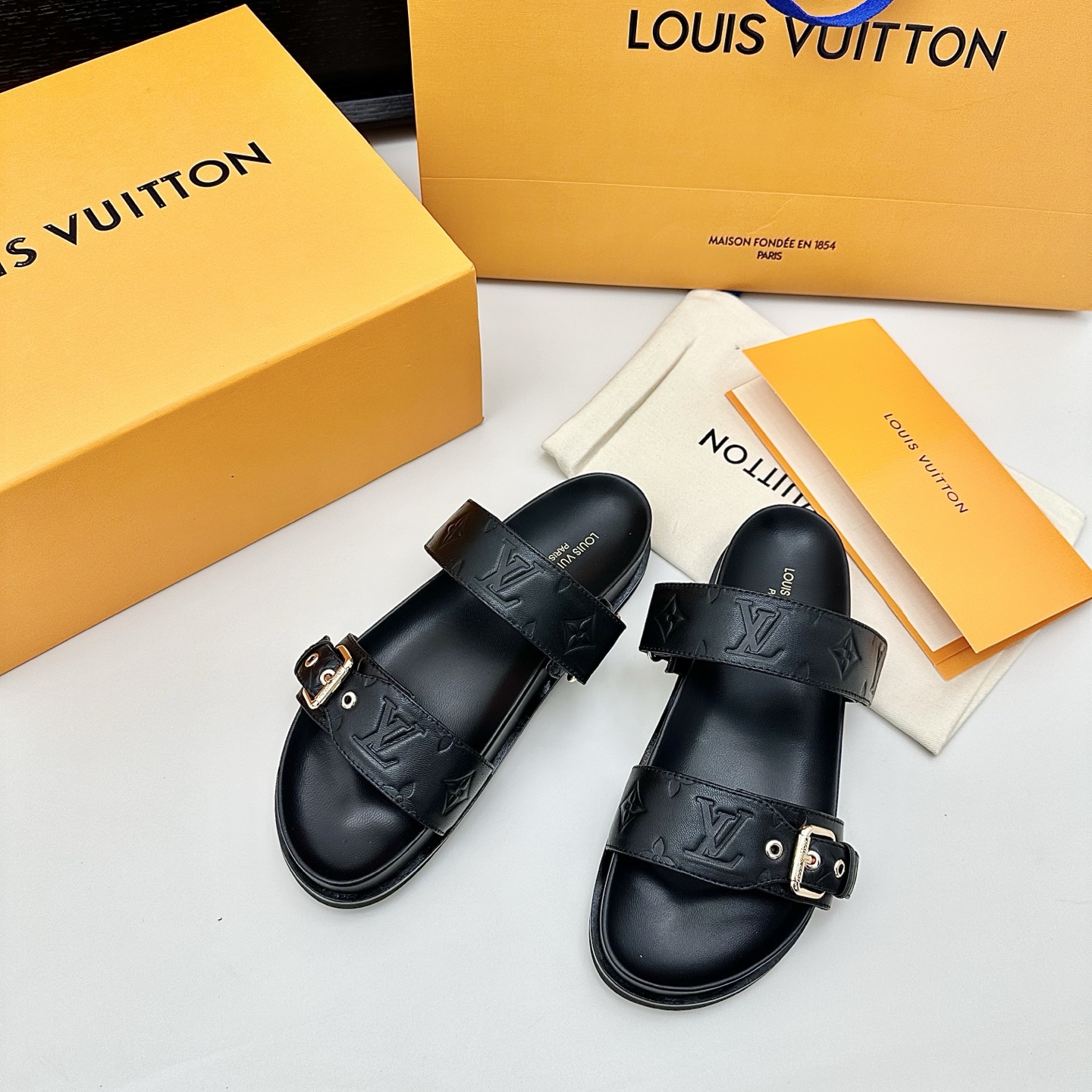 LOUIS VUITTON Velcro Beach Sandals Comfortable and Versatile - Top Version