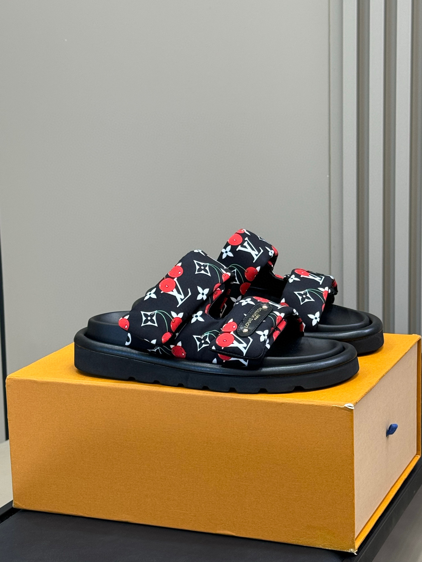 LOUIS VUITTON ユニセックスサンダル シンプルでスタイリッシュ-ハイグレードバージョン
