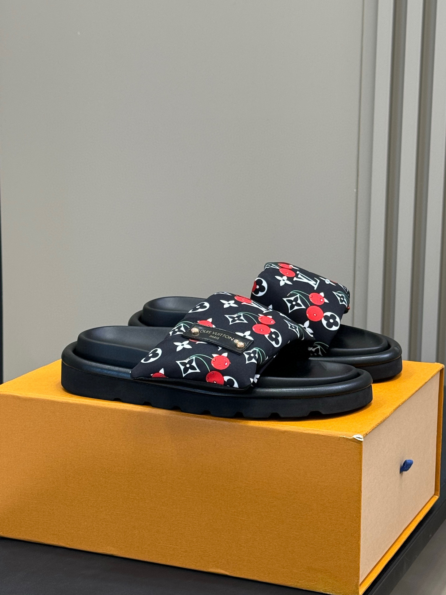 LOUIS VUITTON ユニセックスサンダル シンプルでスタイリッシュ-ハイグレードバージョン