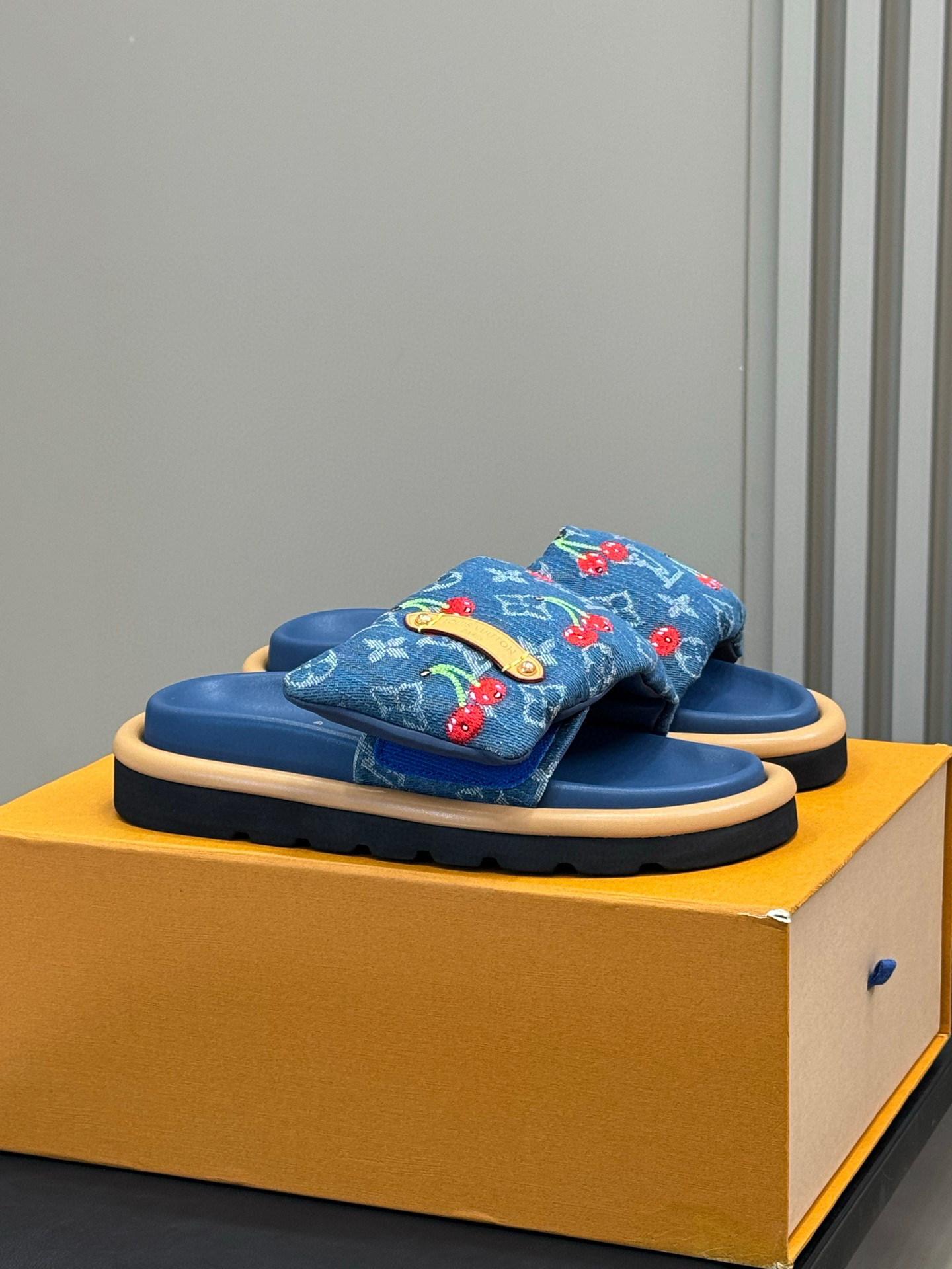 LOUIS VUITTON ユニセックスサンダル シンプルでスタイリッシュ-ハイグレードバージョン