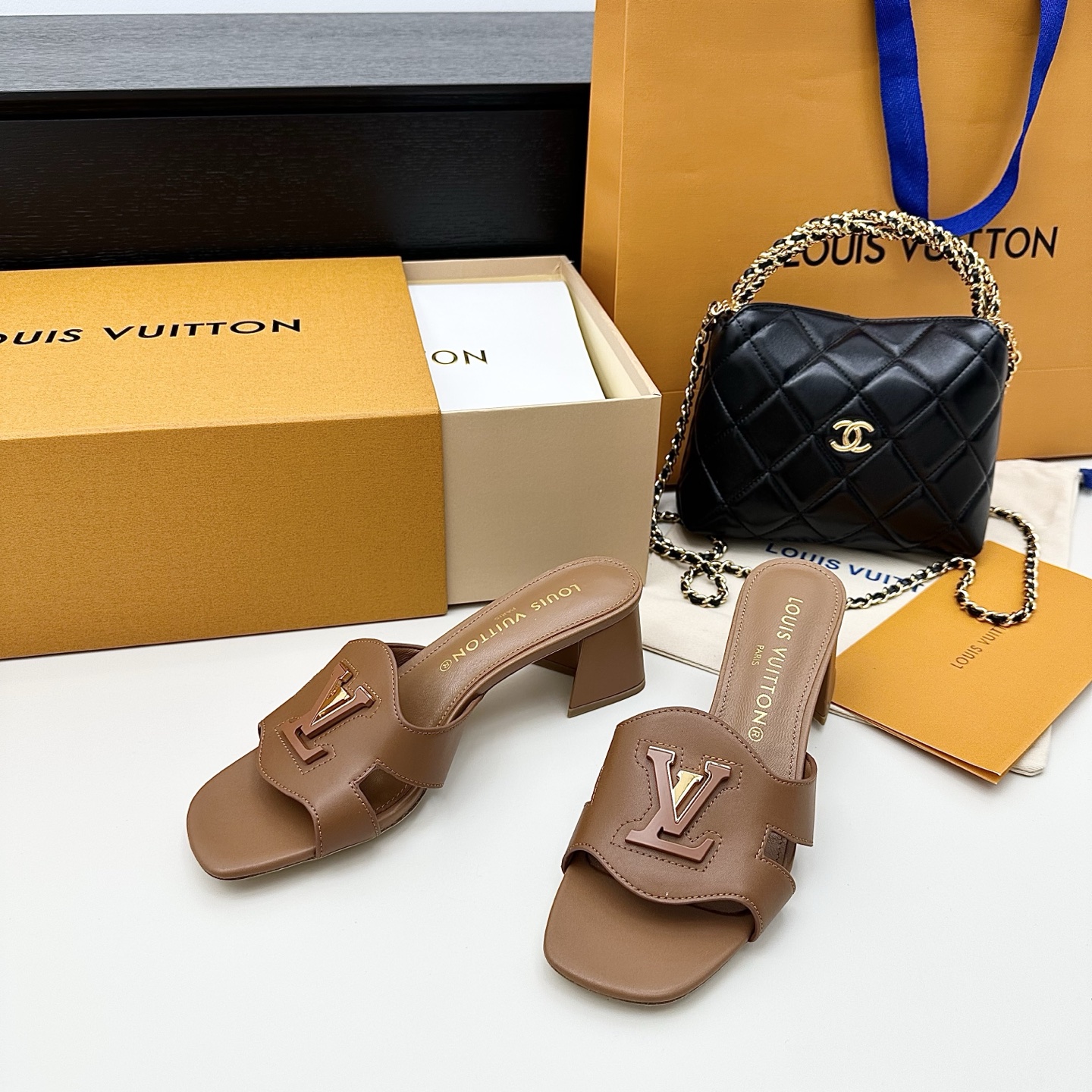 LOUIS VUITTON sandales à talon épais à grande marque, élégantes et raffinées - version premium